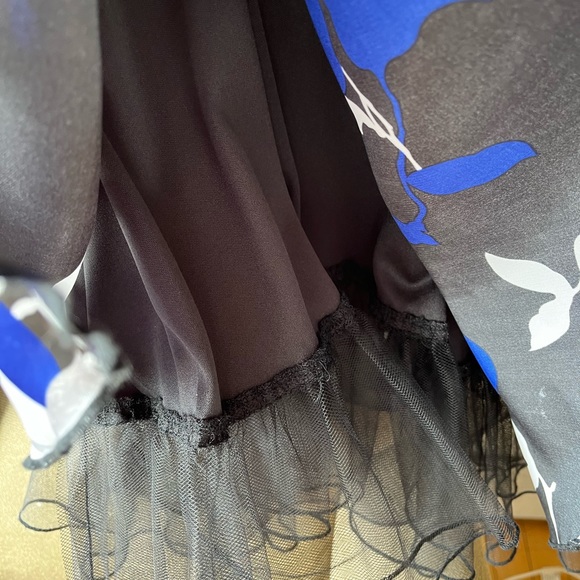 Formal black dress with floral pattern, size small (4), tulle ruffle on inside - Picture 3 of 3